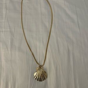 Beautiful Lilly Pulitzer necklace. Worn once.